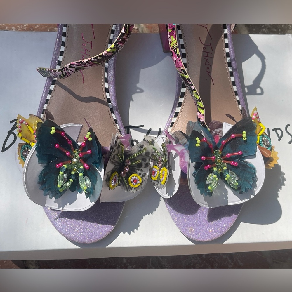 Betsey Johnson Girls Sandals.